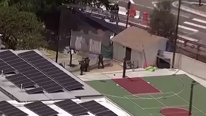 Luftaufnahmen: Polizei umstellt Islamzentrum in San Diego nach Schussmeldungen
