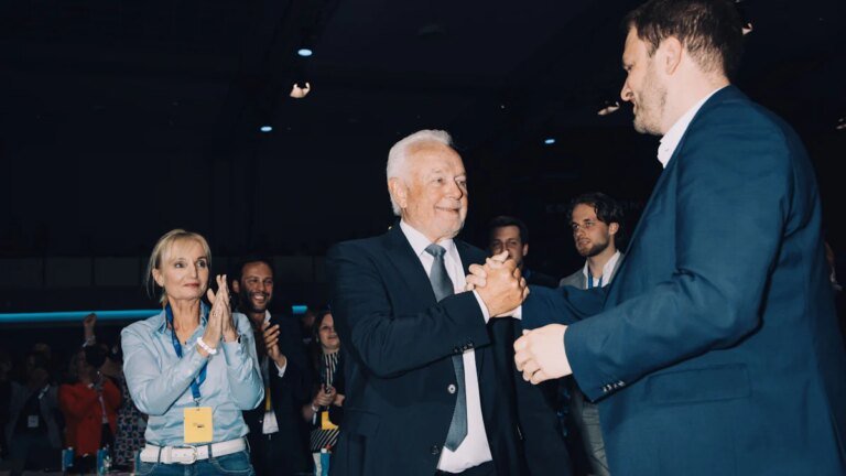 Kubicki zum neuen FDP-Vorsitzenden gewählt – überraschend angetretene Strack-Zimmermann unterliegt – Politik