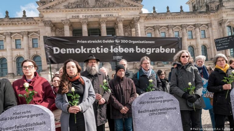 Misstraut die Bundesregierung der Zivilgesellschaft?