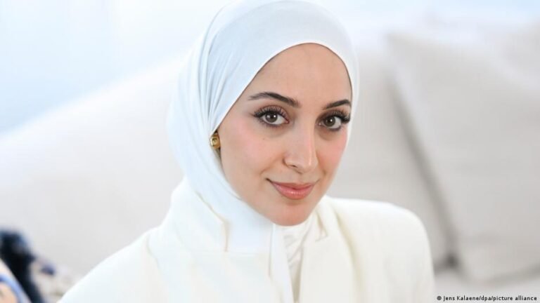 Wie eine junge deutsche Hijabträgerin gegen die AfD kämpft