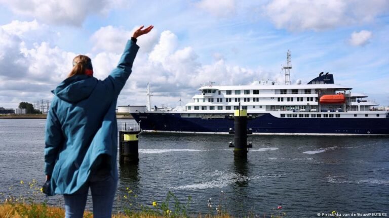 „MV Hondius“ legt nach Hantavirus-Ausbruch in Rotterdam an