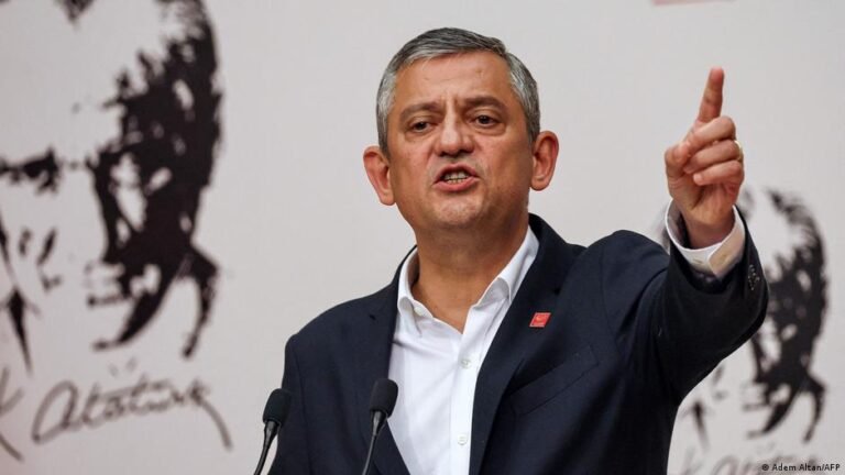 Türkischer Oppositionschef Özel will Absetzung anfechten
