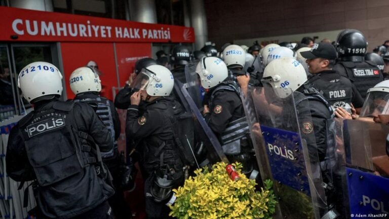Türkei: Polizei erstürmt Oppositionszentrale