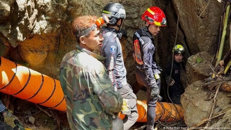 Fünf Vermisste in Höhle in Laos lebend gefunden