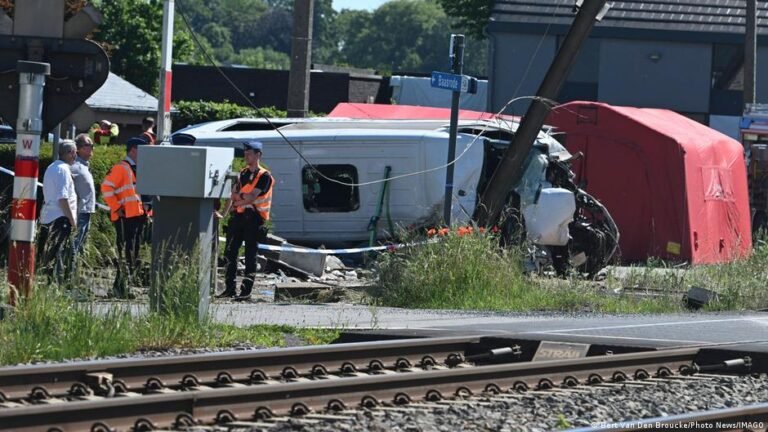 Mindestens vier Tote bei Schulbus-Unglück in Belgien
