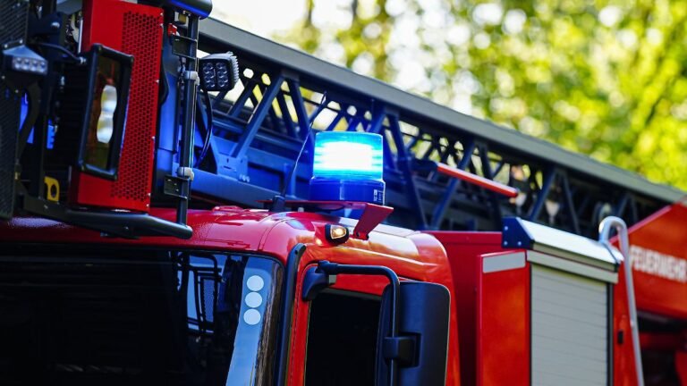 Verspätungen und Ausfälle: Feuer legt Bahnstrecke zwischen Berlin und Leipzig lahm