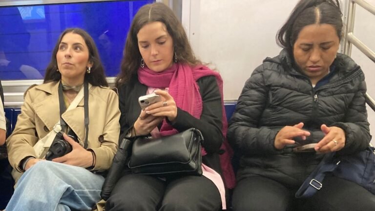 Viele würden gern reduzieren: Umfrage zeigt, wie das Smartphone die Deutschen im Griff hat