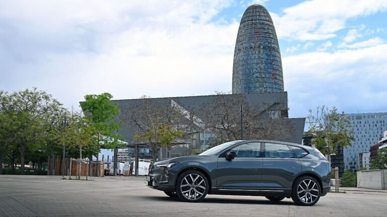 Dynamik in der Mittelklasse: Neuer Volvo EX60 dreht auf – fast 700 PS im braven Familien-SUV