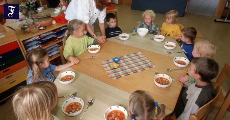 Wie Kommentare über Essen bei Kindern Essstörungen begünstigen