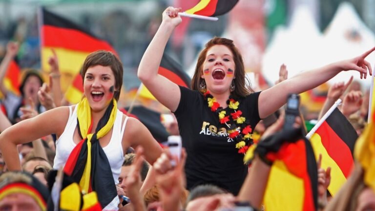 Anstoß in der Nacht: Gibt es Public Viewing bei der WM?