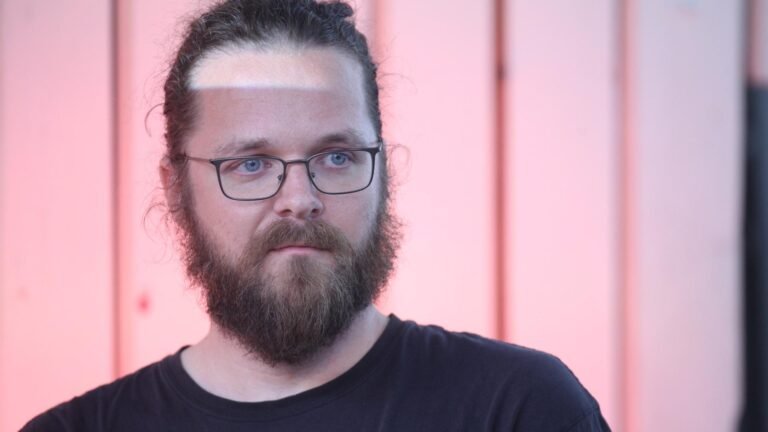 Kritik an Umgang mit Lesung von Arne Semsrott: Magdeburg sieht sich Vorwürfen des Einknickens vor AfD ausgesetzt