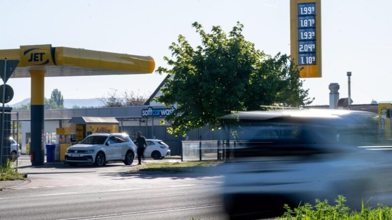 Kartellamt und ADAC: Tankrabatt kommt an