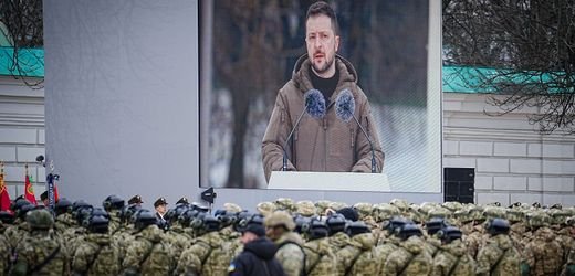 Ukraine: Präsident Wolodymyr Selenskyj will Soldaten deutlich höheren Sold zahlen