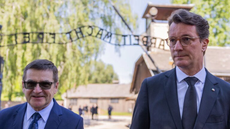 Wüst in Polen: NRW-Ministerpräsident auf schwieriger Mission in Auschwitz und Schlesien – Politik