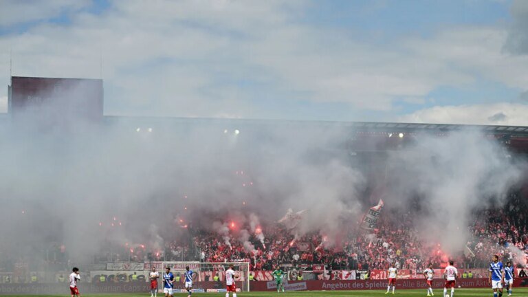 Energie Cottbus steigt in die 2. Bundesliga auf – Sport