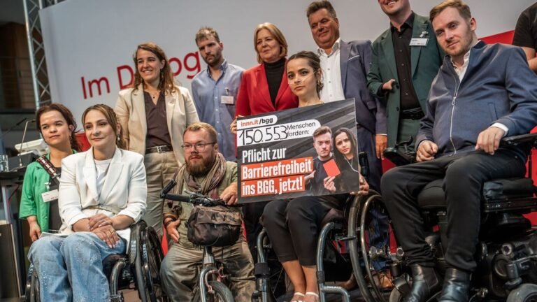 Prominente übergeben Petition für mehr Barrierefreiheit