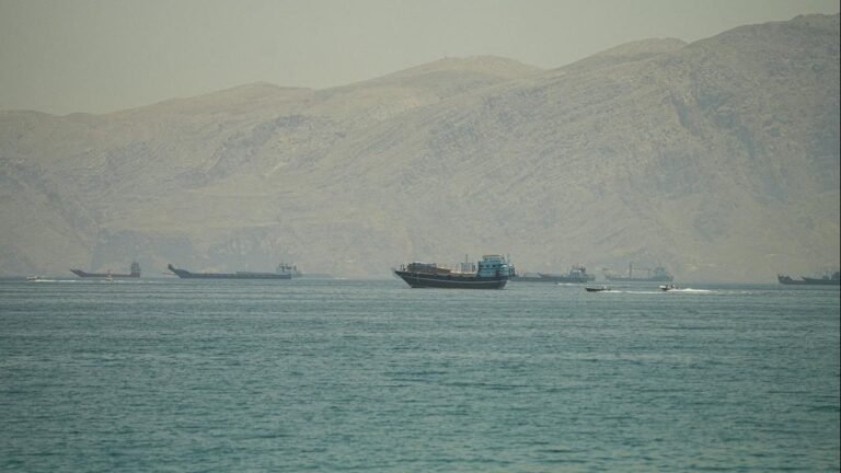 USA greifen Raketenstellungen in Iran und Boote an