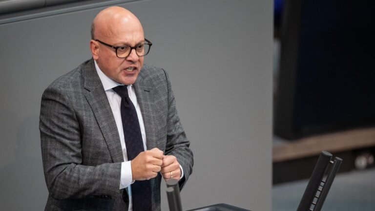Diskussion über Maßnahmen vor möglicher AfD-Regierungsübernahme in Sachsen-Anhalt