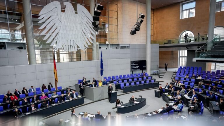 Bundestag berät über Regeln für Barrierefreiheit und Luftverkehrssteuer