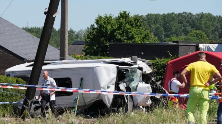 Belgien: Ermittlungen nach Zugunglück laufen