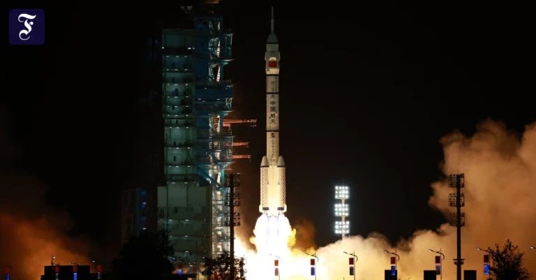 Chinesische Astronauten am Weltraumflughafen angekommen