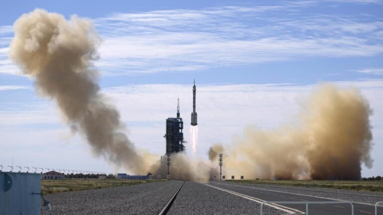 Raumfahrt – China schickt Astronauten für ein Jahr ins All