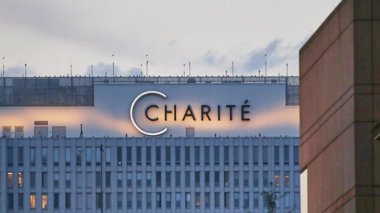 Nach Ausbruch im Kongo – Warum ein US-amerikanischer Ebola-Patient in der Berliner Charité behandelt wird