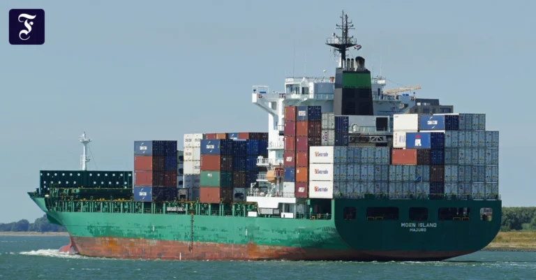 Liveblog Iran-Krieg: Iran greift trotz US-Geleit französisches Containerschiff an