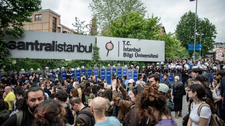 Türkei: Erdogan macht Schließung liberaler Bilgi-Uni in Istanbul rückgängig – Politik