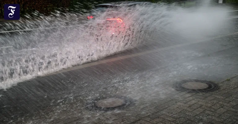 NRW: Schwere Gewitter sorgen für Chaos auf Schienen und Straßen