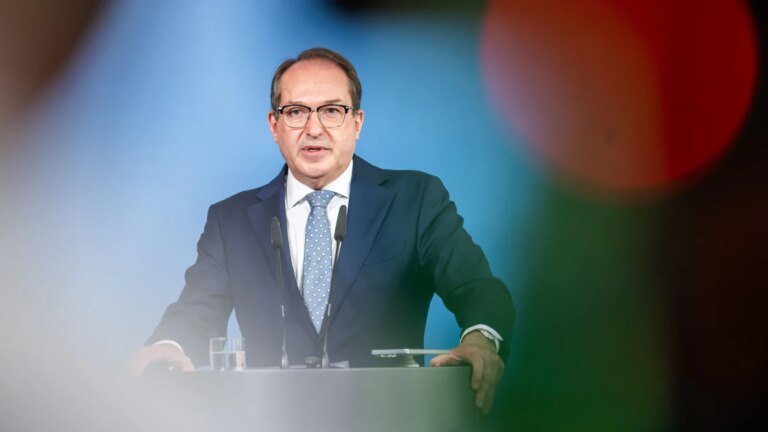 Liveblog zur Bundesregierung: Dobrindt: Wer nicht flüchtet, ist nicht auf der Flucht in Gefahr – Politik