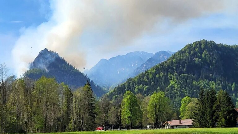 Waldbrand am Saurüsselkopf: Bundeswehrhubschrauber sollen die Wende bringen – Bayern