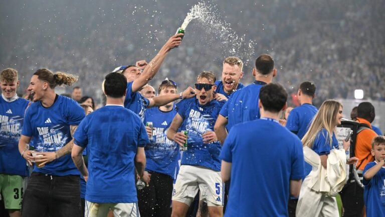 Auf Schalke brechen alle Dämme und Timo Becker wird Feier-Kapitän
