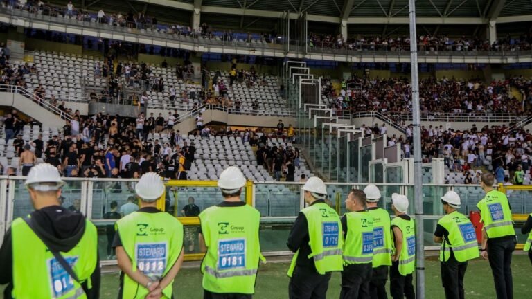 Verspäteter Anpfiff in Serie A: Krawalle vor Turiner Fußball-Derby: Fan am Kopf verletzt