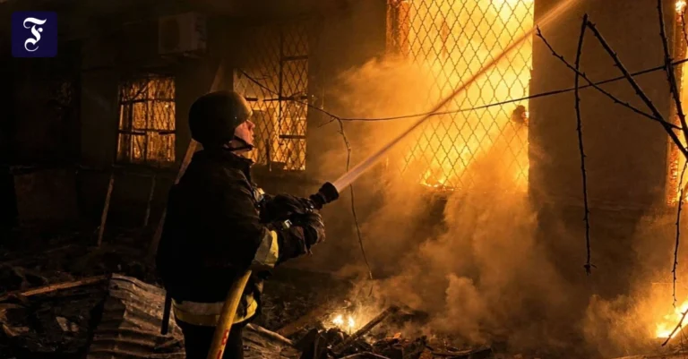Ukraine-Liveticker: Ukraine meldet russische Angriffe auf Odessa und Dnipro