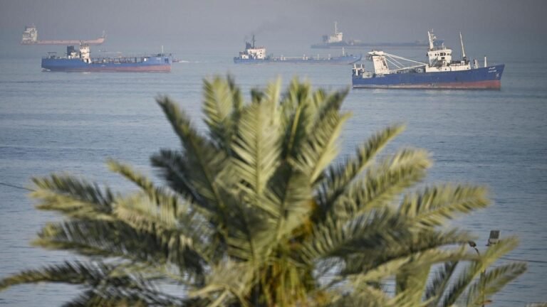 USA greifen Raketenstellungen und Minenleger-Boote in Iran an
