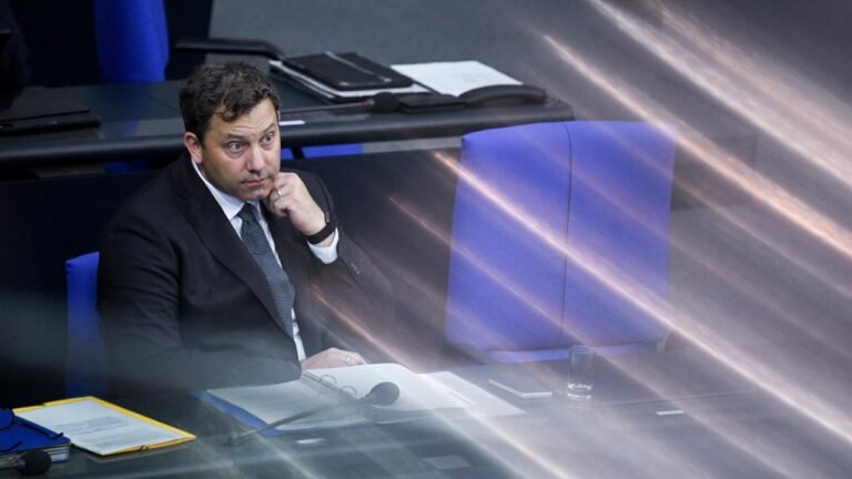 Finanzminister und SPD-Chef: Klingbeils schwierige Doppelrolle