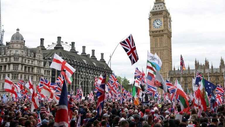 Zehntausende Menschen demonstrieren im Herzen Londons