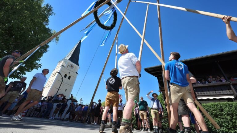 Frühlingsbeginn – Zahlreiche Gemeinden feiern Maibaum-Brauch