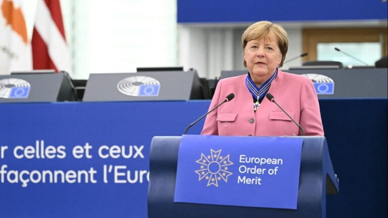 Europäischer Verdienstorden für Merkel und Selenskyj