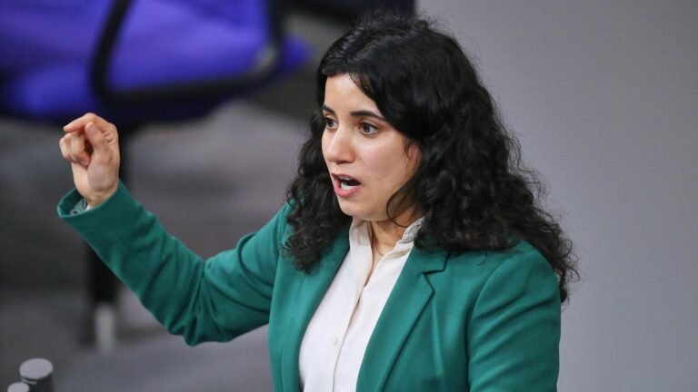 Grünen-Fraktionsvize Khan: „Bundesregierung darf beim Elterngeld nicht kürzen“