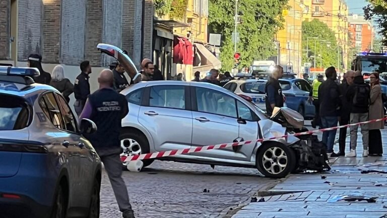 Italien: Auto rast in Modena in Menschenmenge
