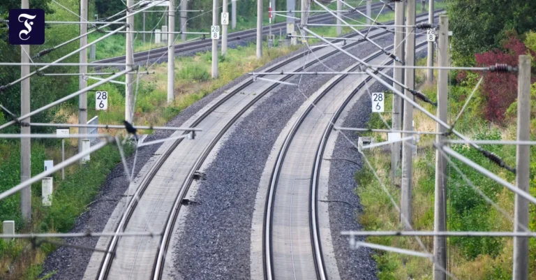 Nach Brand: Bahnstrecke Bremen-Hamburg wieder befahrbar