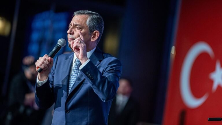 Türkei: Abgesetzter CHP-Chef Özel scheitert vor Gericht und protestiert