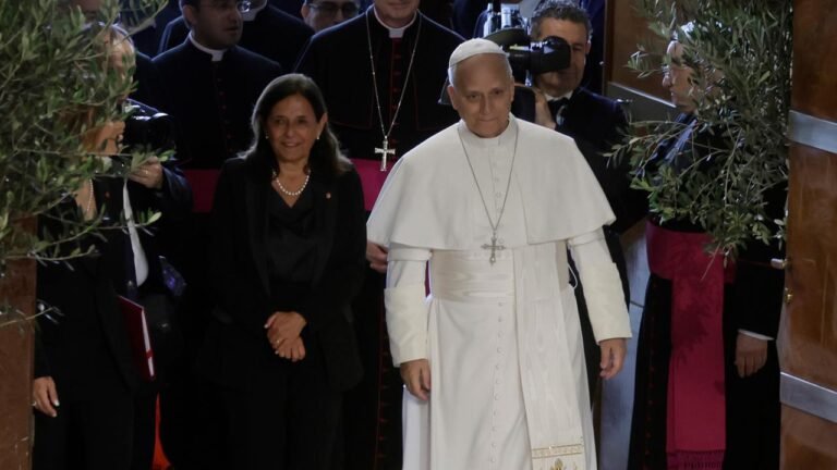 Papst macht bei "Six-Seven"-Trend mit