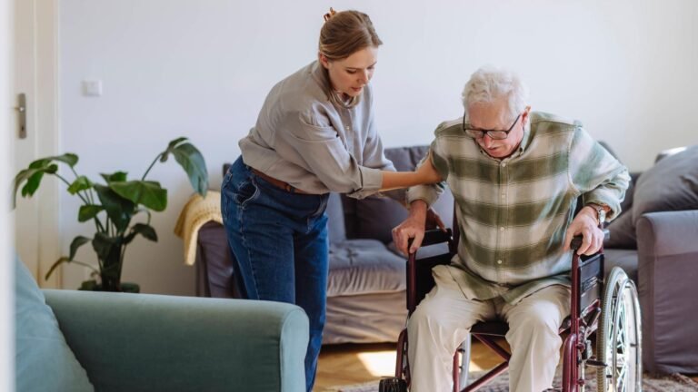 Nach Plänen für Krankenkassen-Reform – VdK warnt Bundesregierung vor Einschnitten bei der Pflege