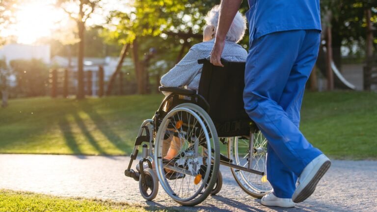 Redaktionsnetzwerk Deutschland – Medienbericht: Kinderlose sollen stärker in Pflegeversicherung zahlen