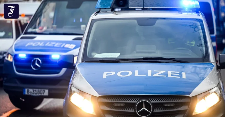 Polizei Berlin stoppt Motorradfahrer – es ist ein Kollege