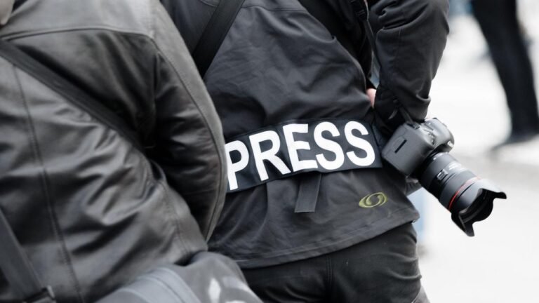 UN-Menschenrechtskommissar: Presse ist „Sauerstoff““ für eine Gesellschaft