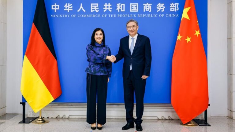 Reiche in China: Freundliche Worte, harte Interessen